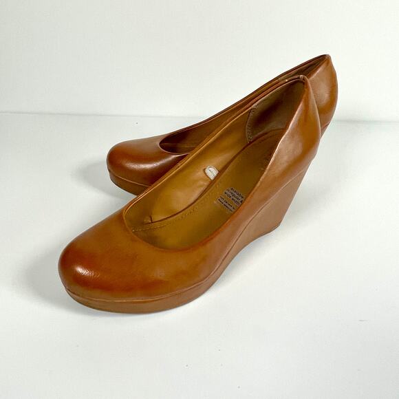 A.n.a Women’s Kenny Wedge Heel Tan Cognac Color Size 6.5 Vegan - Picture 1 of 11